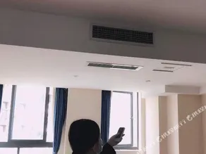Liangjiang Jiyi Hotel - Image 2