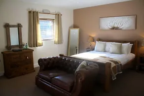 The Woodman Inn - Image 3
