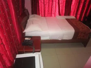 Cornrad Hotel - Image 4