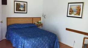 Rose Motel & Cabins - Image 2
