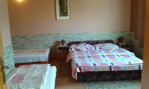 Napraforgó Vendégház - Image 3