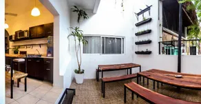 Urban Beach Chic Hostel - Image 4