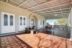 Albury Suites - Waterstreet - Image 4