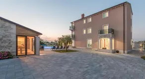 Stone Luxury Villa - Image 4