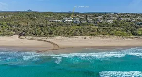 Beachside luxury, Sunrise Beach - Image 2