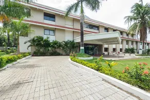 Lords Resort - Image 2