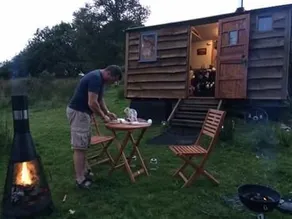 Pyllauduon Luxury Shepherds Hut - Image 4