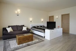 Lakeside Apartments - Image 3