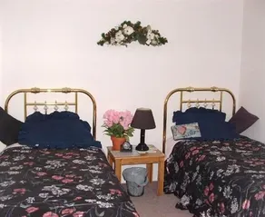 Baileys Bed And Breakfast - Image 2