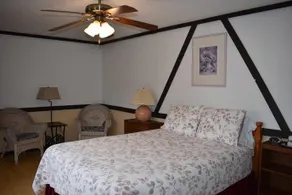 The Stone House Motel & Motor Lodge - Image 5