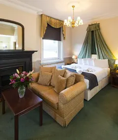 Hampton Court Palace Hotel - Image 4