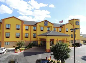 Best Western Plus Schulenburg Inn & Suites - Image 3