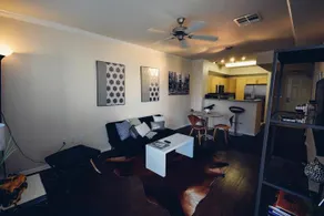 Awesome Stay at Hollywood 3 - Image 2