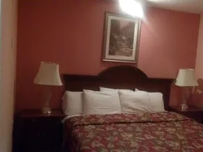 Red Carpet Inn & Suites New Milford - Image 3