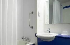 Travelodge Barnstaple Hotel - Image 3