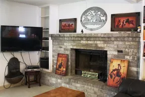 The Wild Wild West Dallas Irving Backpackers GuestHouse - Image 3