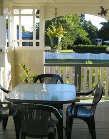 Eco Queenslander Holiday Home - Image 4