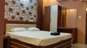 Transit Hotel - Image 2