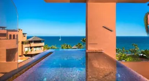 Bahía Beach Apartments Estepona - Image 4