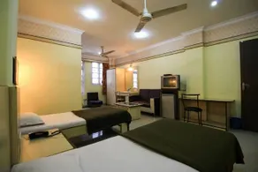 Hotel Embassy - Image 2