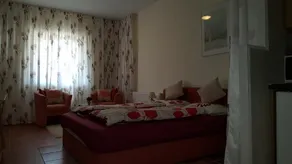 Happy Holiday Home - Image 3