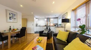Borehamwood - Spacious Apartment - Image 5