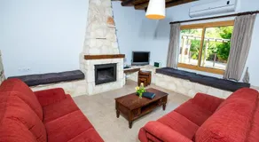 Villa Violaris - Image 2