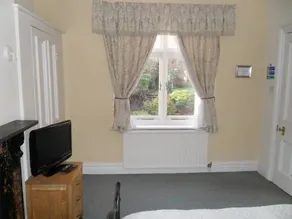 Big Sky Guest House- ROOM ONLY - Image 5