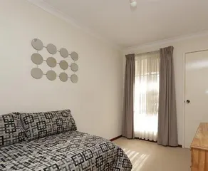 Queens Holiday Accommodation - Image 2