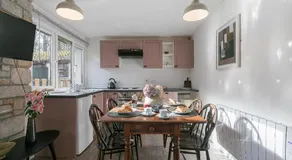 Cosy Woodland Home - Image 4