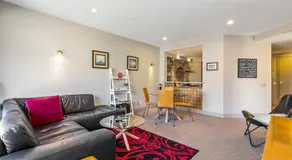 Enormous CBD 1BR Unit with Parking by Zodiak Stays - Image 3