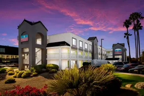 SureStay Plus Hotel by Best Western Scottsdale North - Image 2