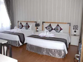 Mountain Town Hotel - Image 2