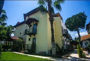 Dinara Garden Hotel - Image 2