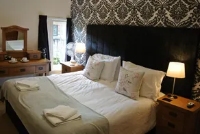 The Horse & Jockey Inn - Image 3