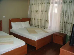 Holiday Hotel - Image 5