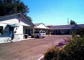 Colonial Motel - Image 2