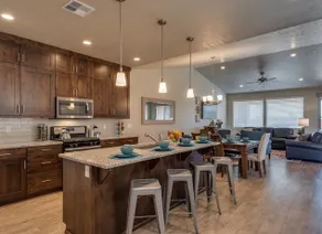 7 Arches in St George with Red Mtn Back Patio Views - Image 1