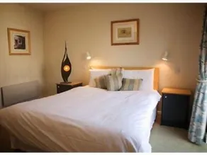 Molesworth Court Suites - Image 4