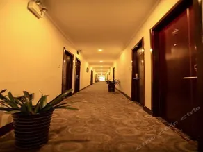 Green Tree Inn Xining Qilian Road Hotel - Image 3
