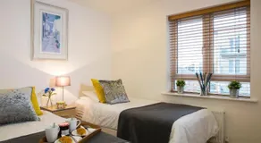 Borehamwood - Spacious Apartment - Image 3