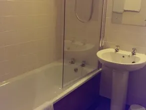 Red Lion Hotel - Image 5