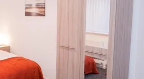 Atholl House - Linwood - Image 4
