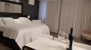 Cosy Studio in a Luxury Hotel - Image 3