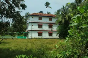White Pearls Deluxe Guesthouse - Image 2