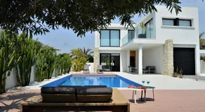 Villa with private pool - Image 4
