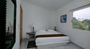 7BR EXCLUSIVA casa en Las Brisas con ALBERCA - Image 4