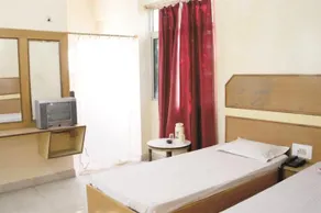 Tourist Hotel - Image 5