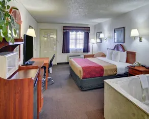 Econo Lodge Decatur - Image 2