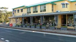 Pet Friendly home walking distance to Surf Beach - North St, Woorim - Image 2